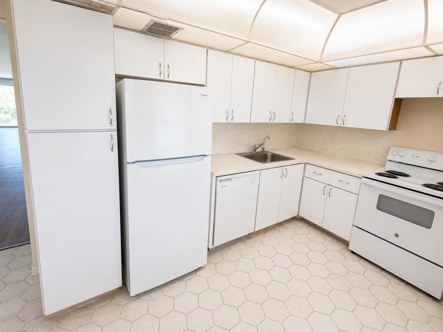3520 Oaks Way # 402, Pompano Beach FL 33069 photo 5