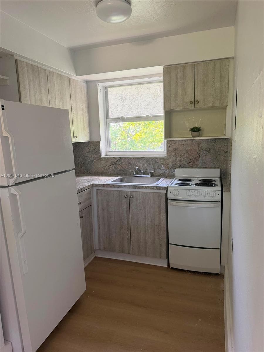 1465 W 28th St # 4, Hialeah, FL 33010