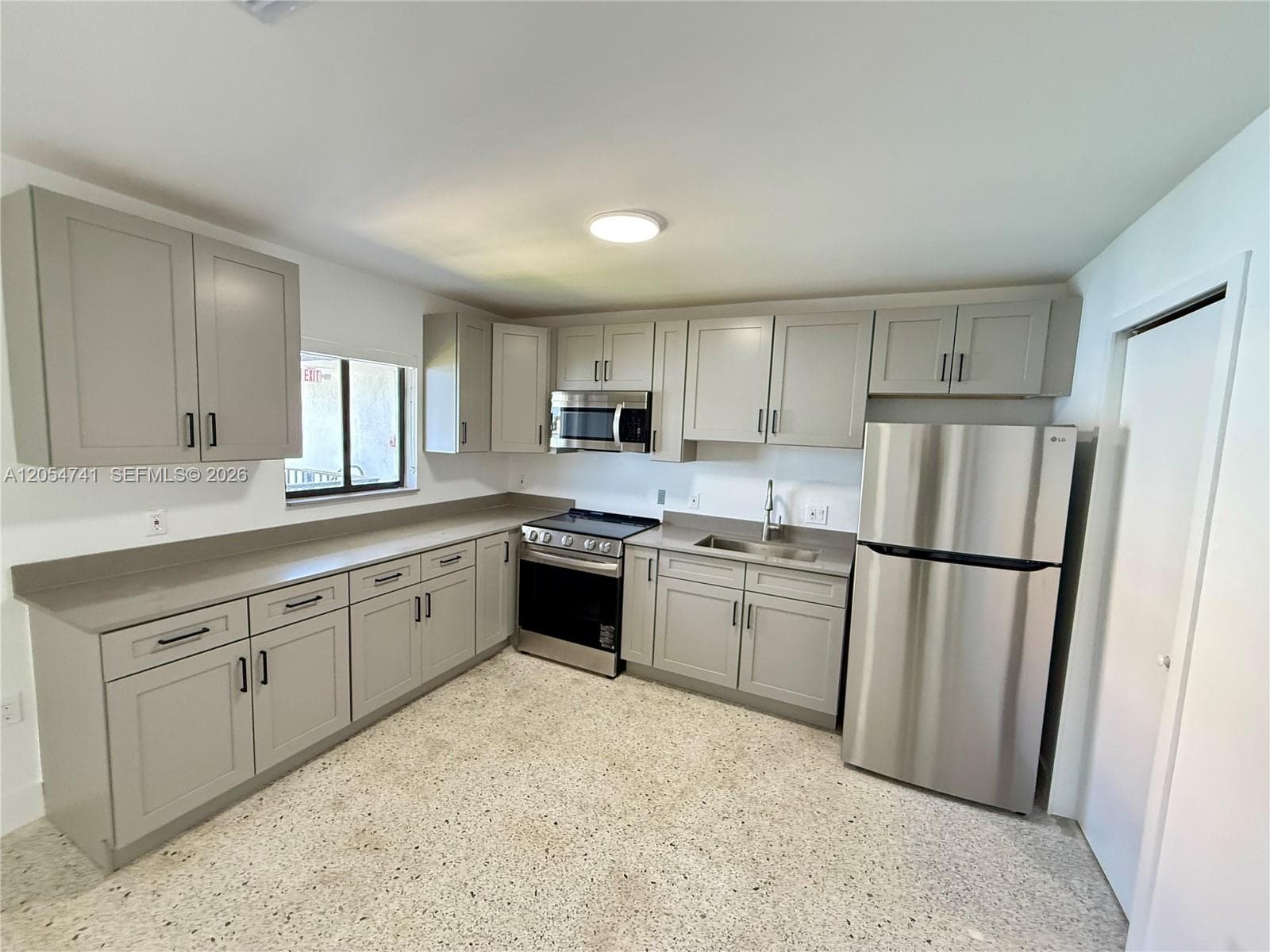 180 NE 57th St # 14, Miami, FL 33137 photo 2