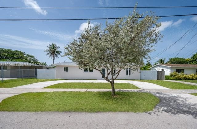 10040 SW 215th St, Cutler Bay FL 33189 photo 2