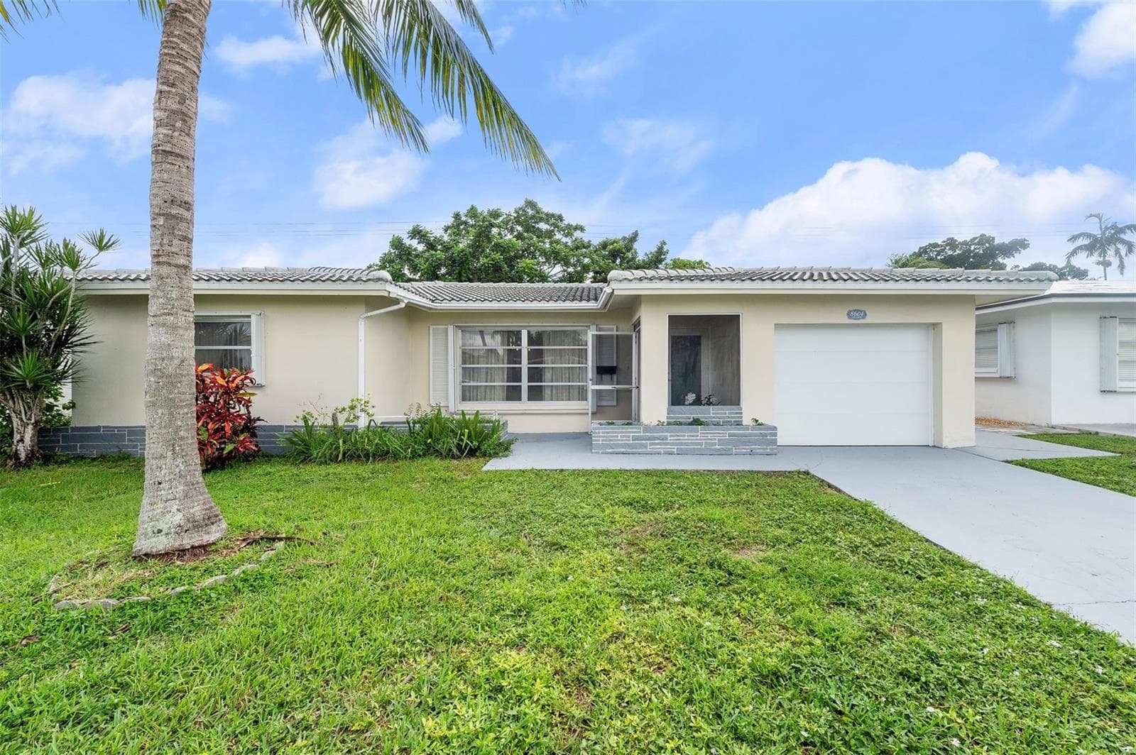 8604 NW 57TH Court, Tamarac FL 33321 photo 3