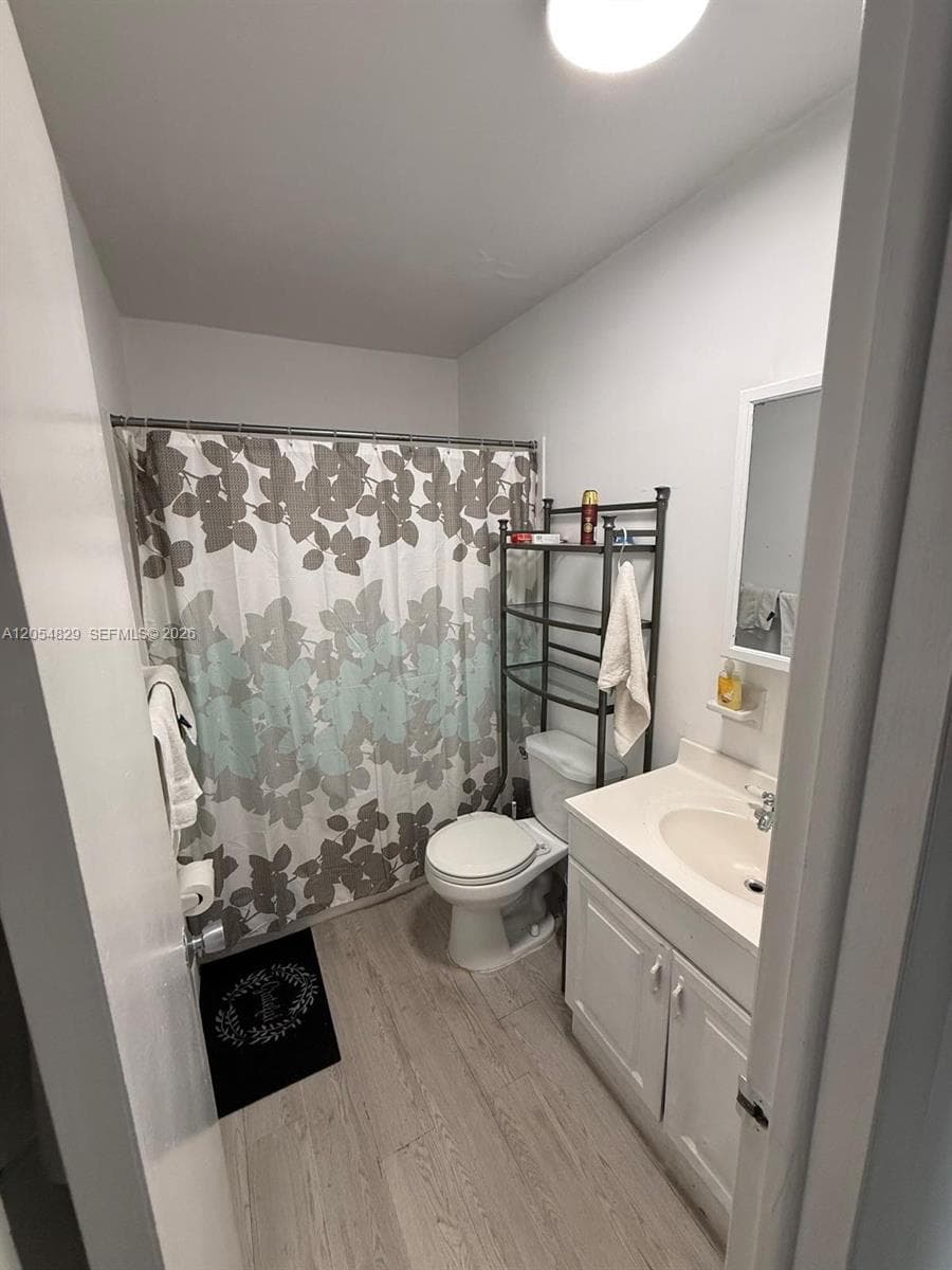 3536 NE 168th St # 403, North Miami Beach FL 33160 photo 2