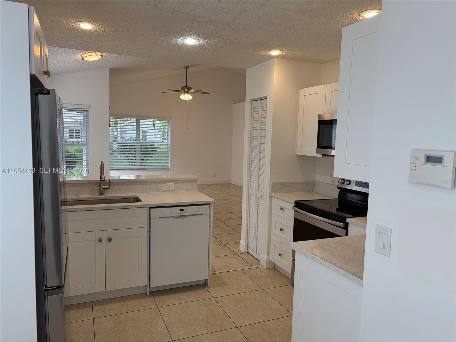 9020 N Lake Park Cir N, Davie FL 33328 photo 5