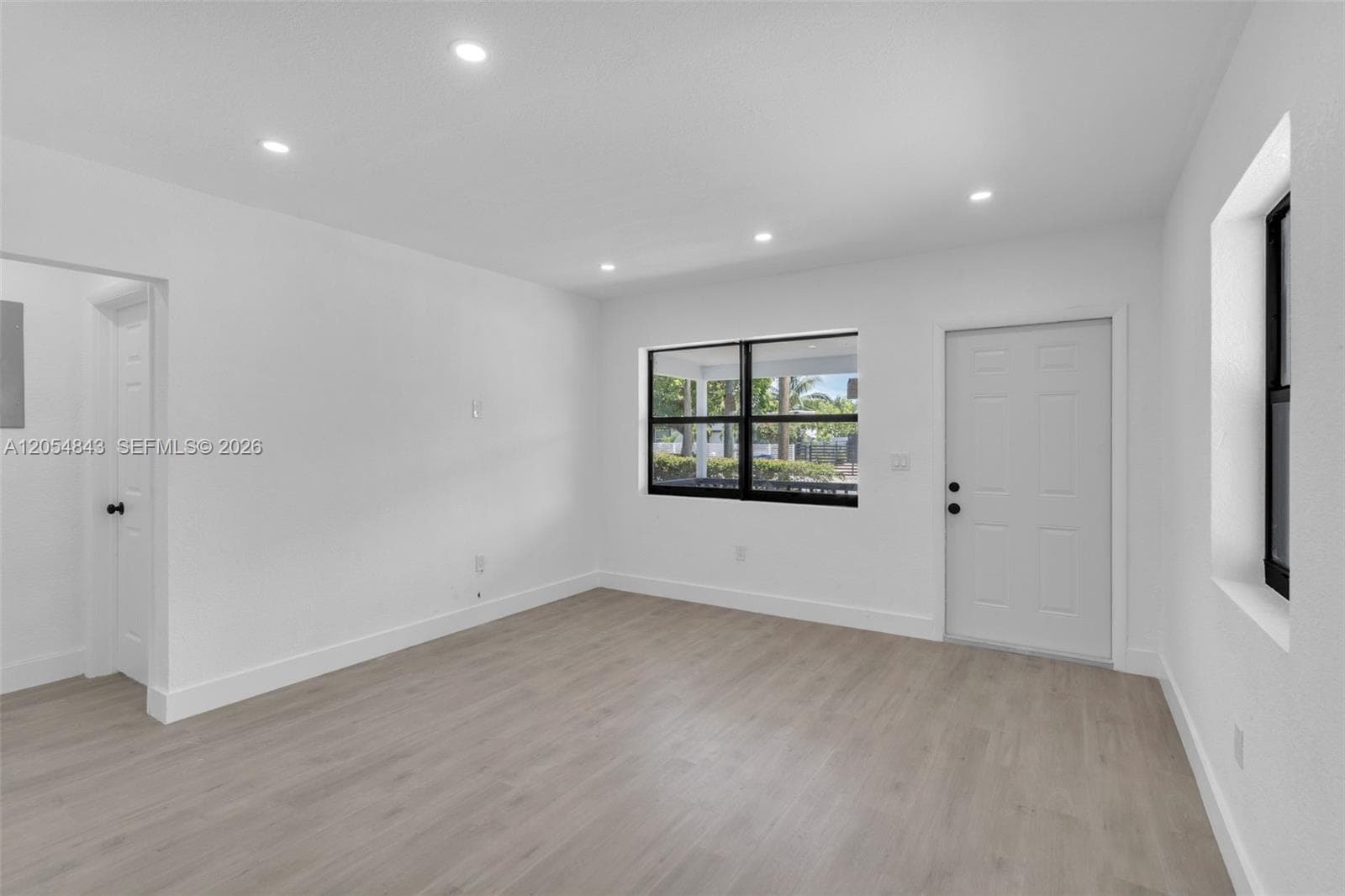 2121 NW 86th Ter, Miami FL 33147 photo 4