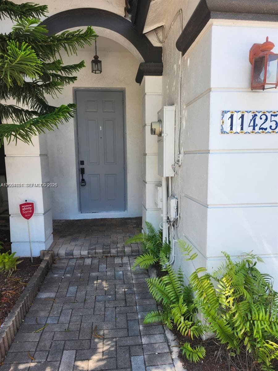 11425 NW 76th Ter, Doral FL 33178 photo 4