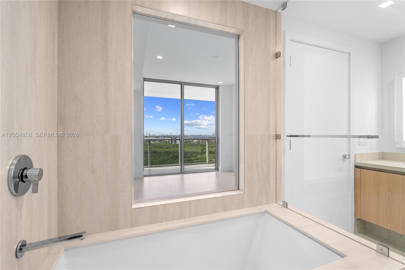 2411 Laguna Circle # 1604, North Miami FL 33181 photo 3