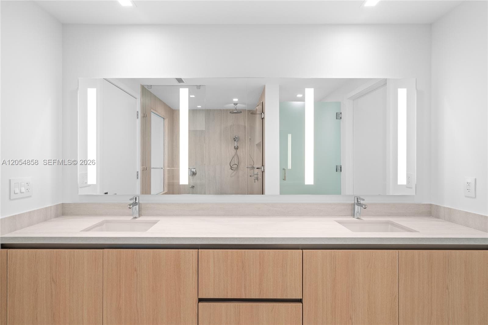2411 Laguna Circle # 1604, North Miami FL 33181 photo 4