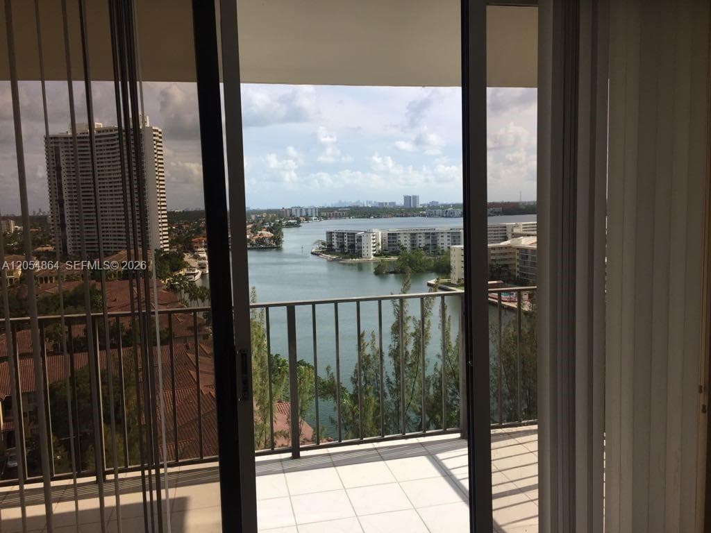 18151 NE 31st Ct # 1505, Aventura FL 33160 photo 4