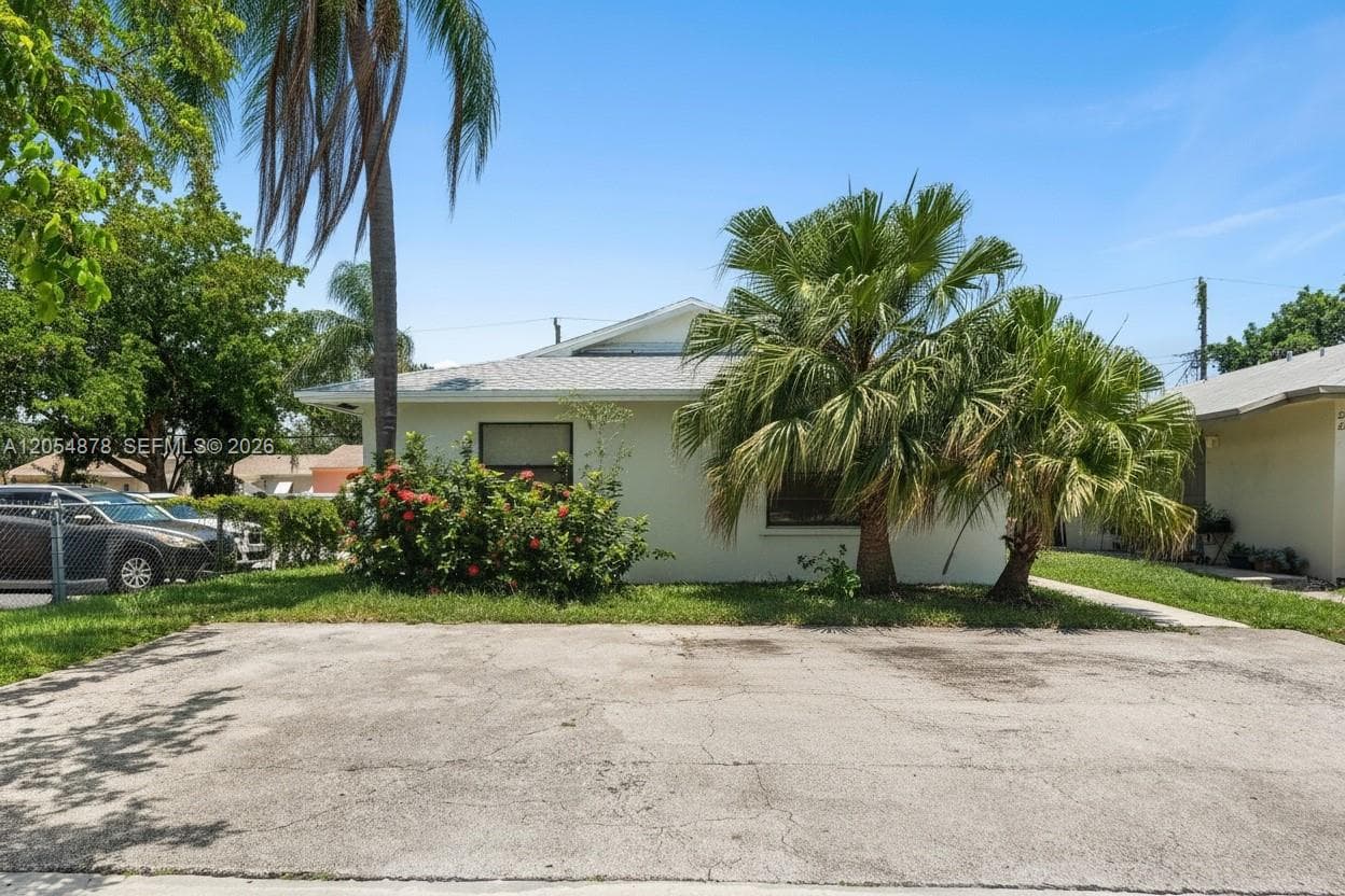 19 SE 4th Ter, Dania Beach FL 33004