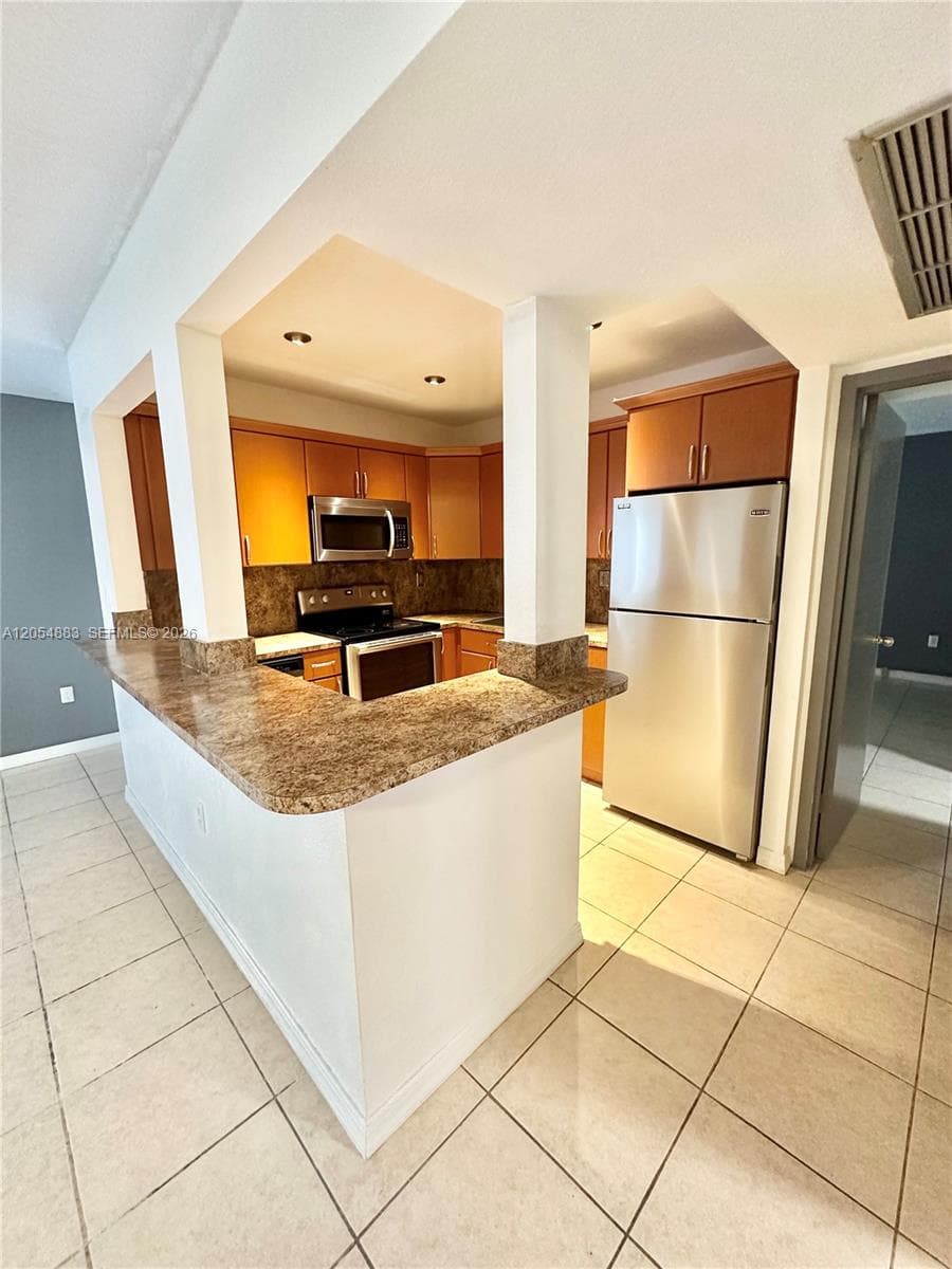 200 177th Dr # 319, Sunny Isles Beach FL 33160 photo 4