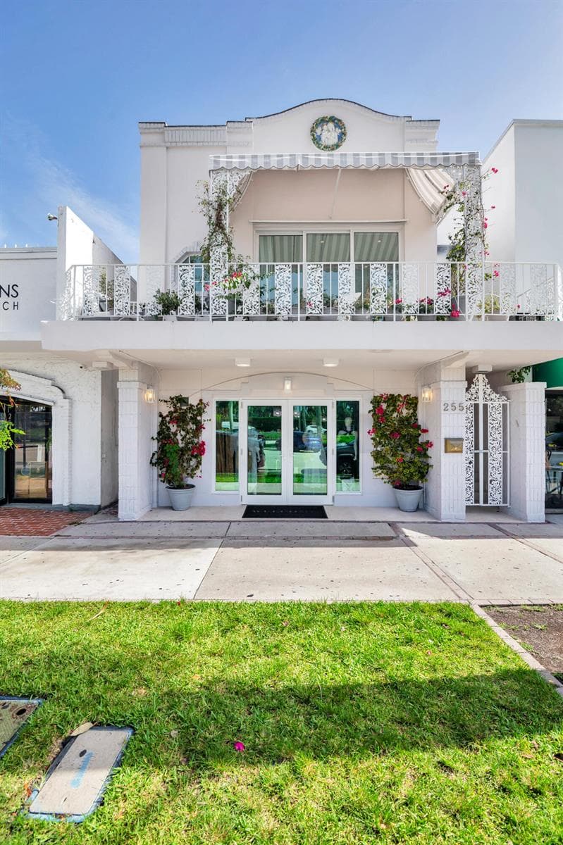 255 Royal Poinciana Way, Palm Beach FL 33480