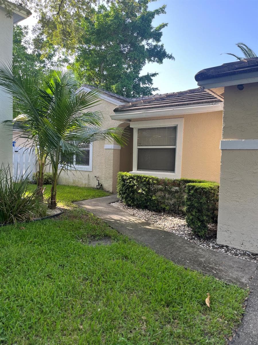 845 NW 98th Avenue, Plantation FL 33324 photo 2