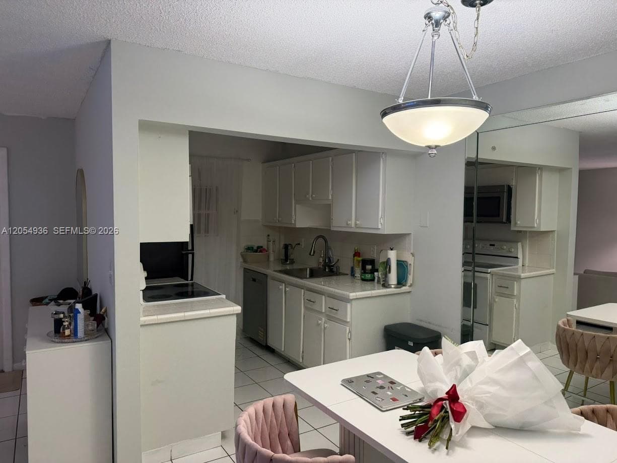2420 Diana Dr # 302, Hallandale Beach FL 33009 photo 3