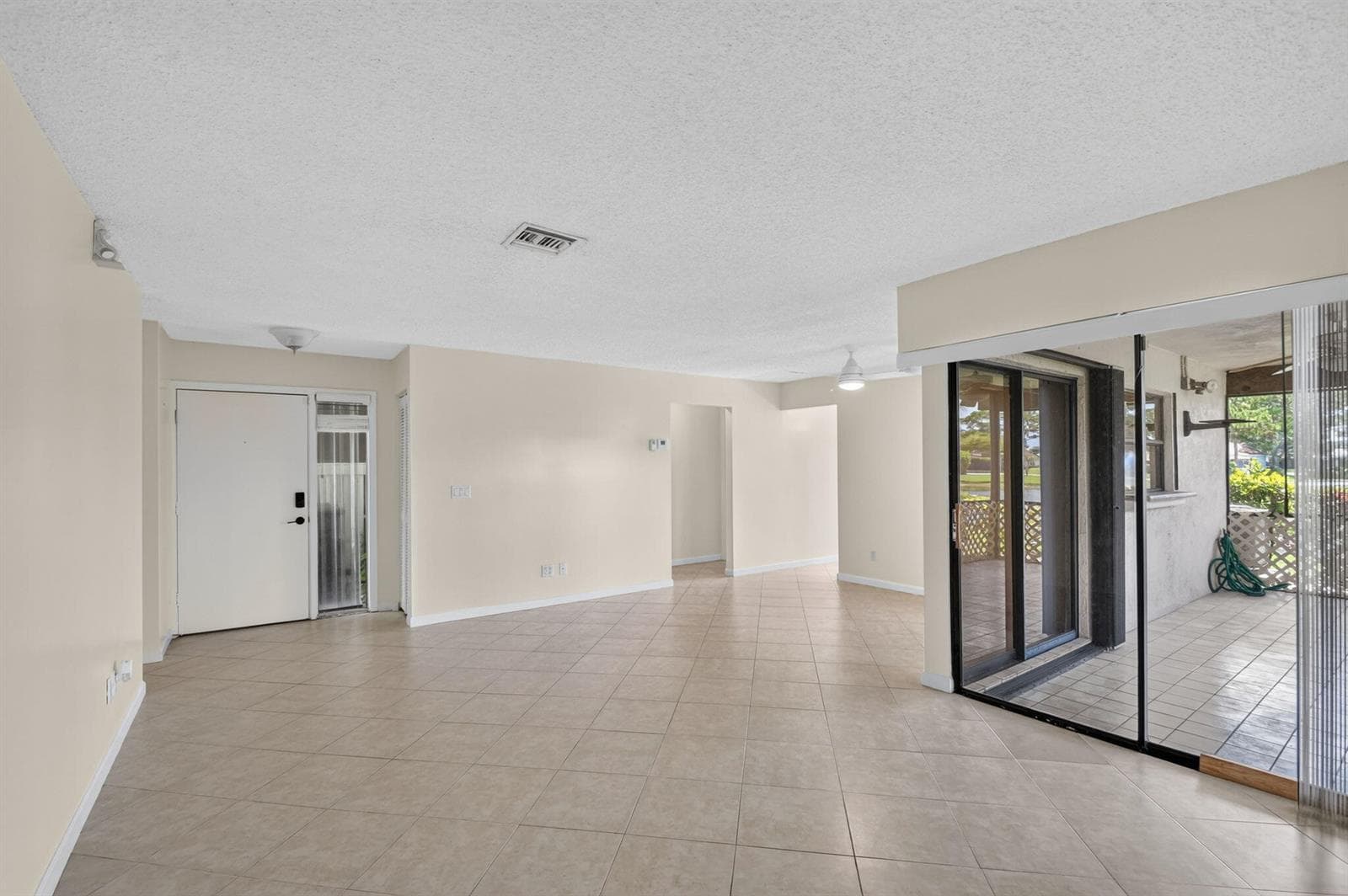 6102 WOODLAKE Boulevard, FL 33463 photo 5