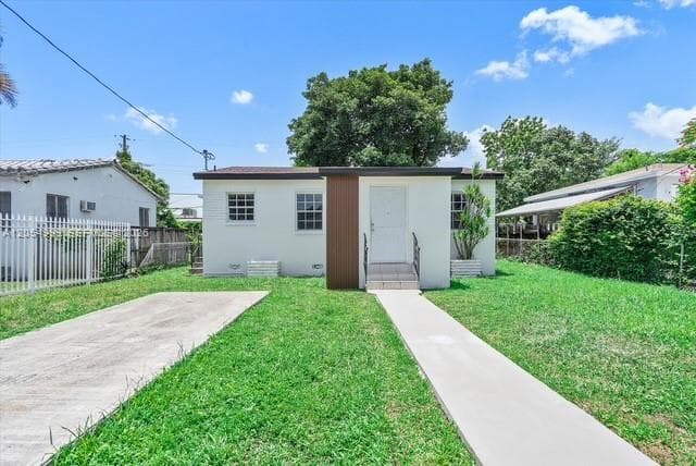 1530 NW 55th St, Miami FL 33142
