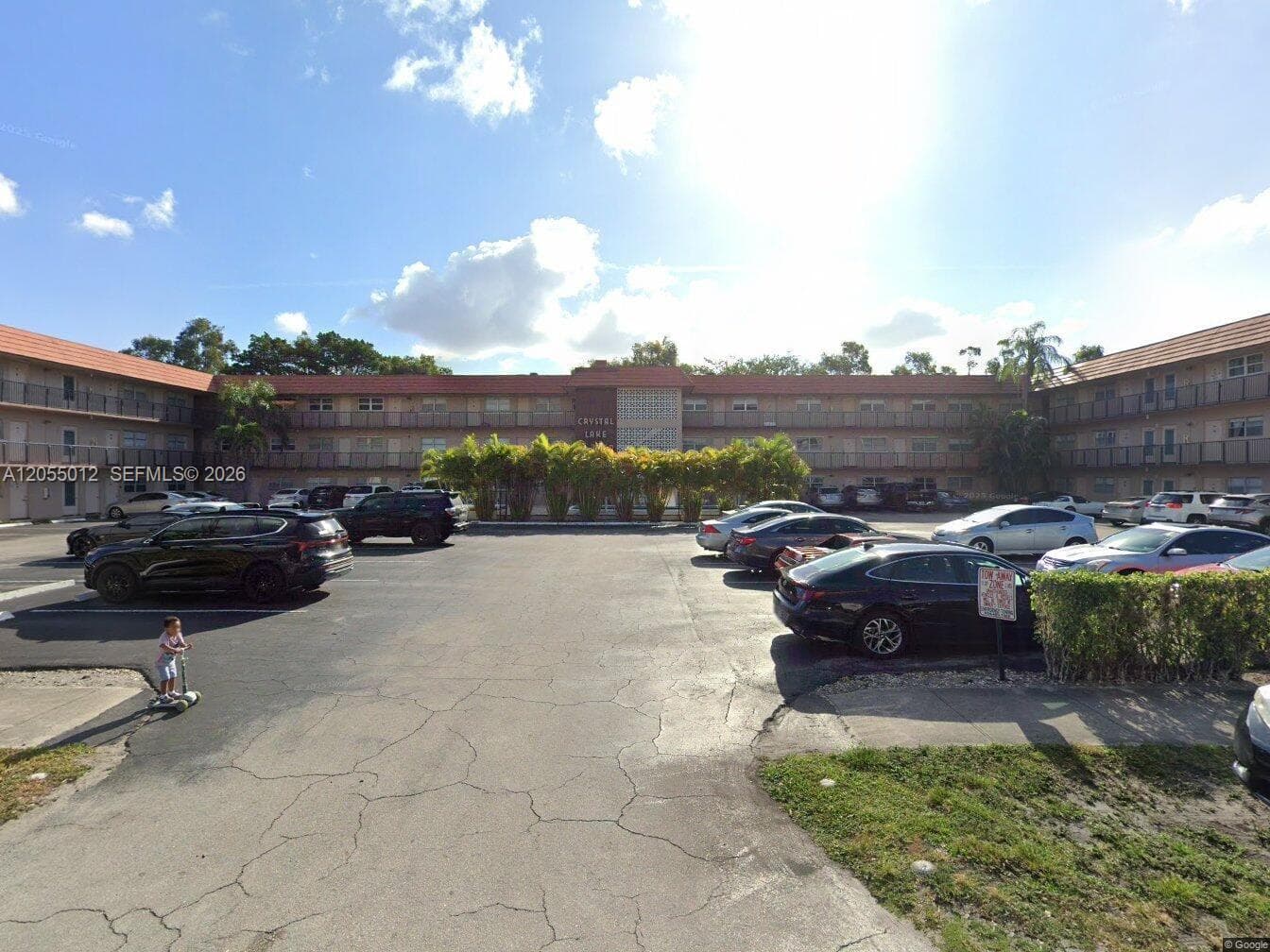 3930 Crystal Lake Dr # 208, Deerfield Beach FL 33064