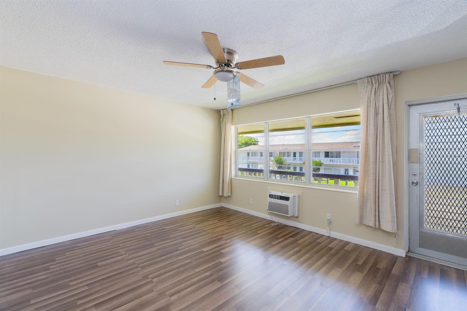 77 Kingswood, West Palm Beach FL 33417 photo 2