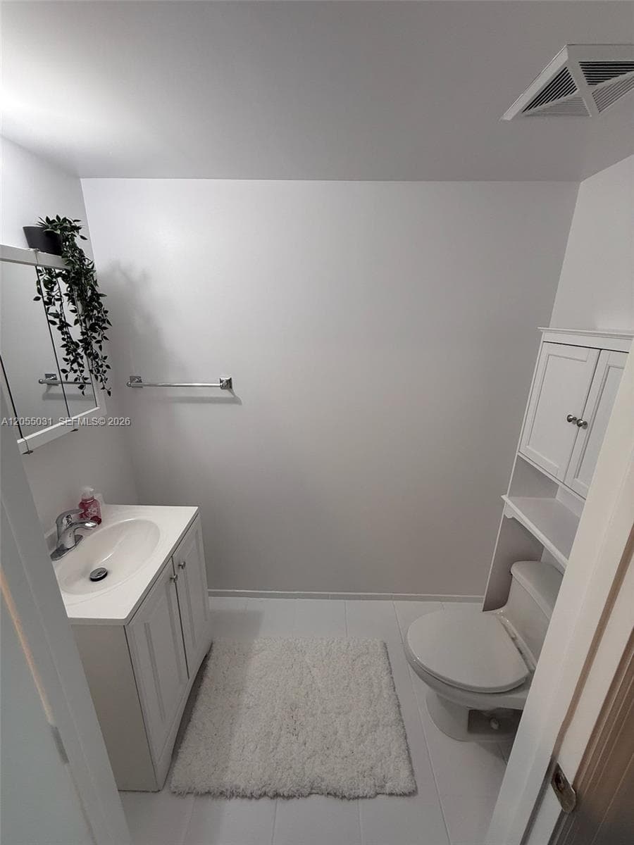60 SW 13th St # 1418, Miami FL 33130 photo 5
