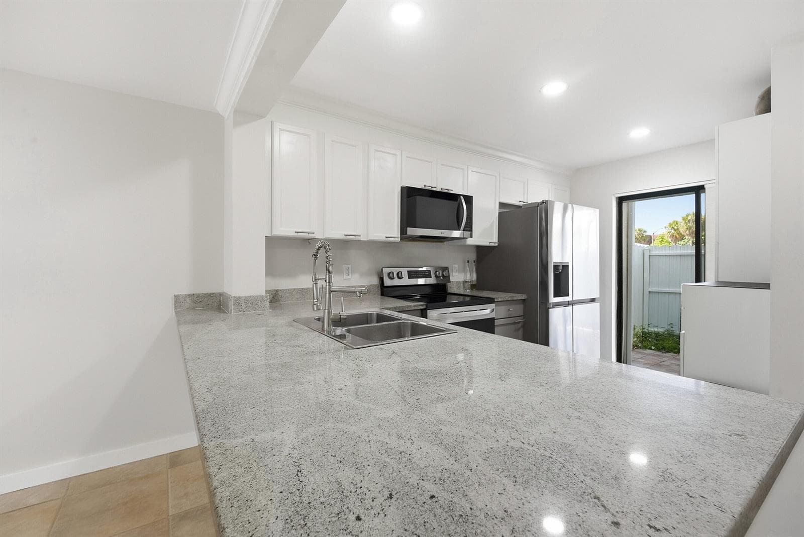 642 NE 195th Street, Miami, FL 33179 photo 2