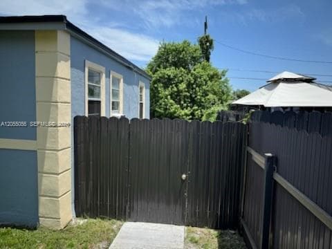 863 NW 139th St # #, Miami FL 33168 photo 2