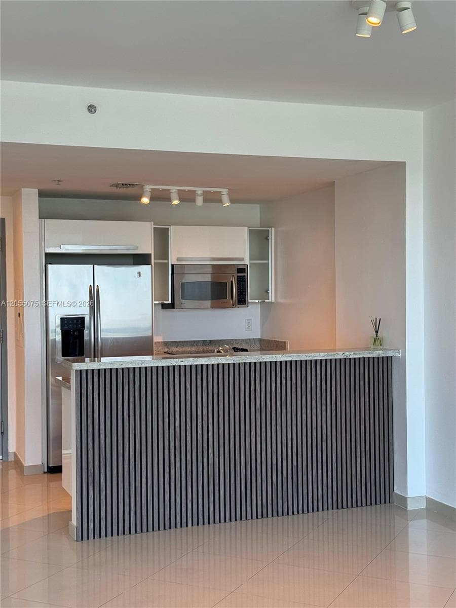 601 NE 36th St # 1205, Miami FL 33137 photo 3