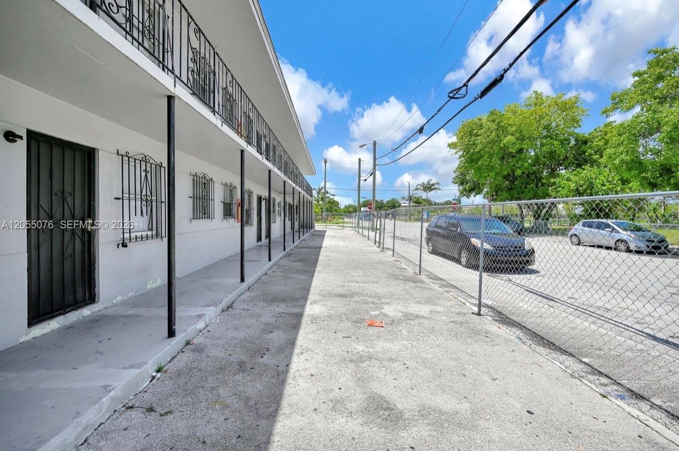 6901 NW 8th Ave, Miami FL 33150 photo 3