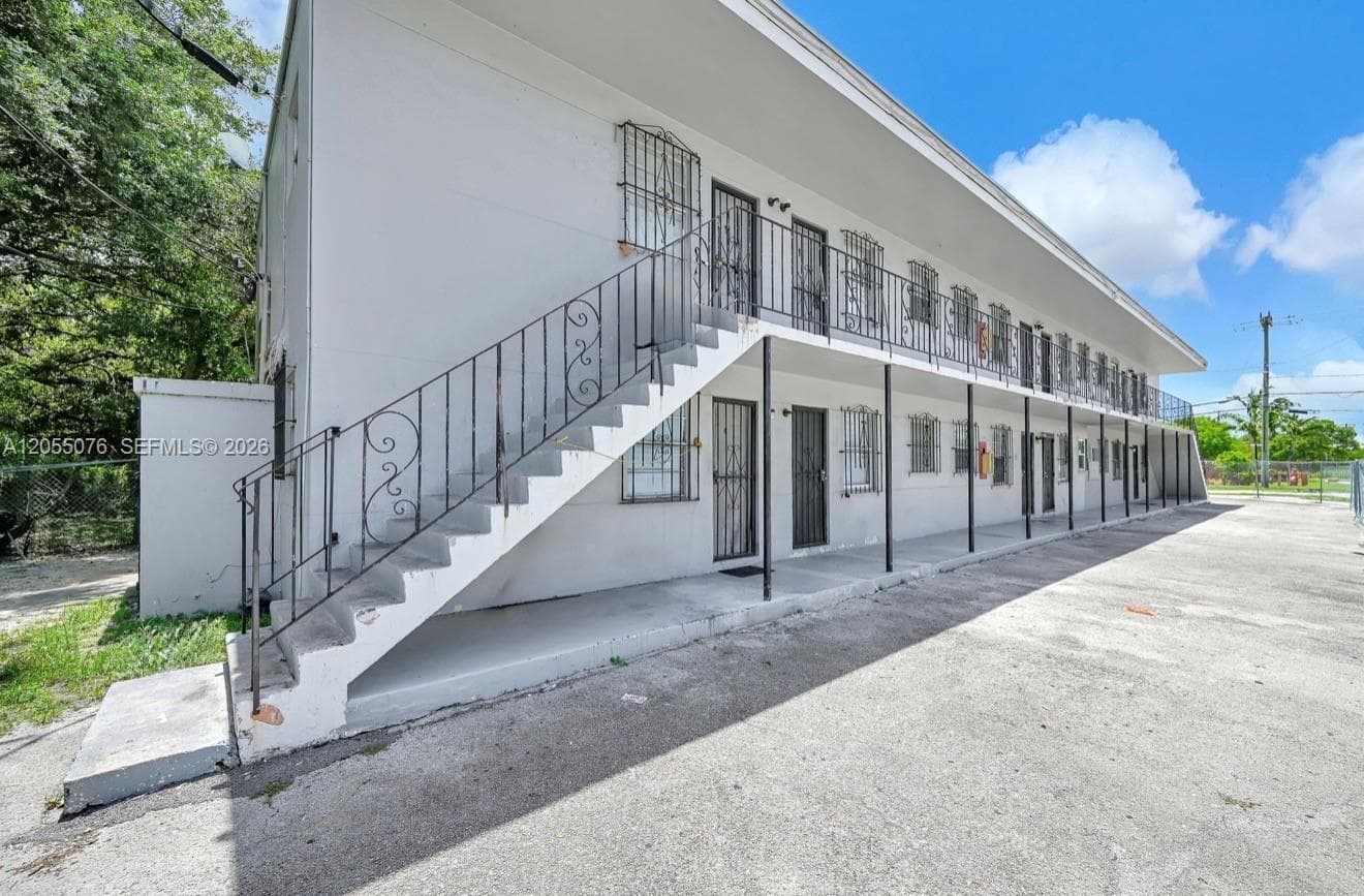 6901 NW 8th Ave, Miami FL 33150 photo 4