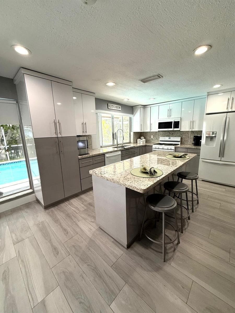 9340 NW 21ST Manor, Sunrise FL 33322