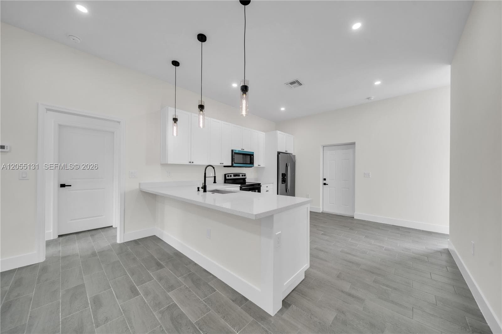 707 Randall Ave, Other City - In The State Of Florida FL 33974 photo 4