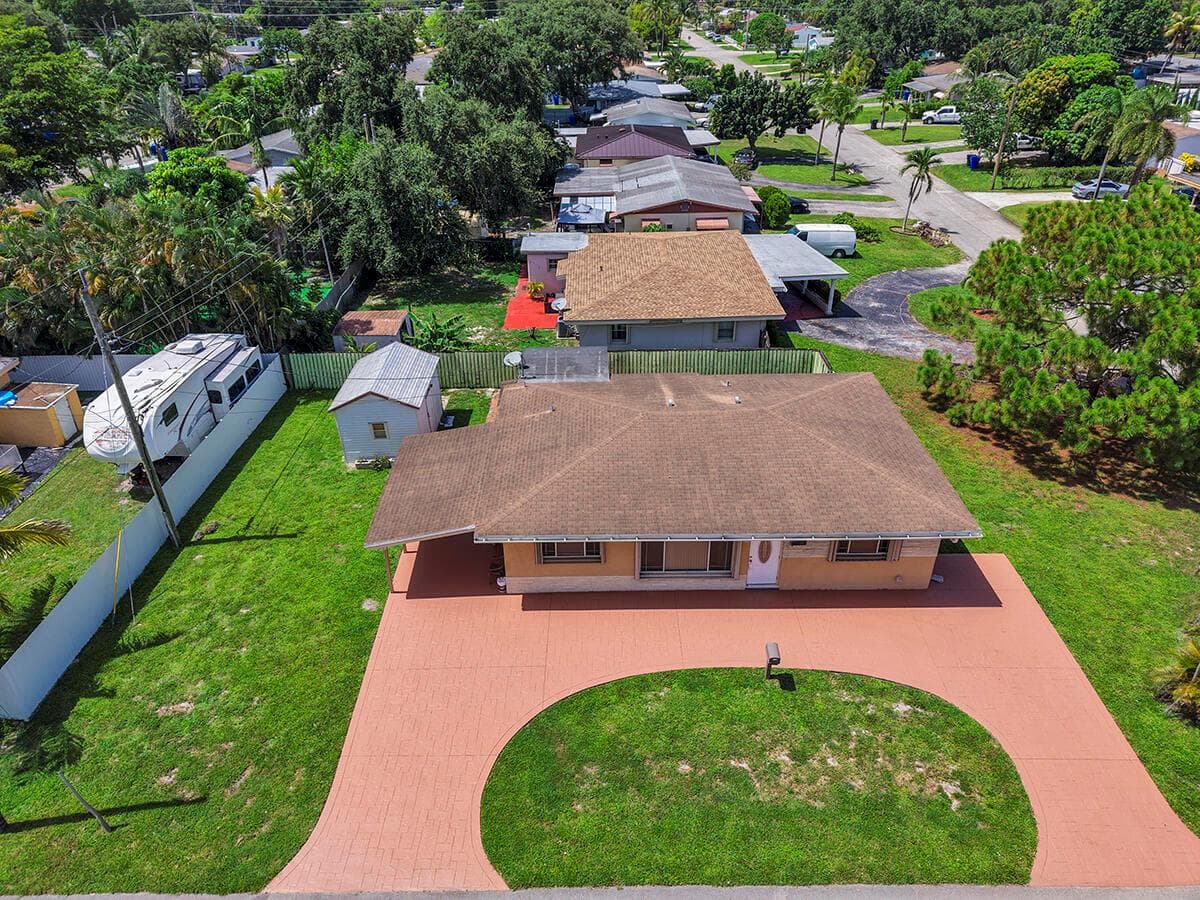2100 N 57TH Avenue, Hollywood FL 33021 photo 2