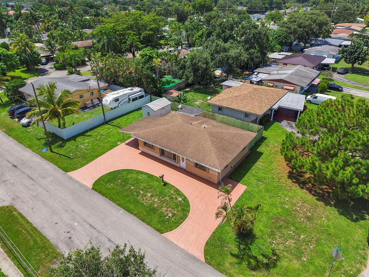 2100 N 57TH Avenue, Hollywood FL 33021 photo 5