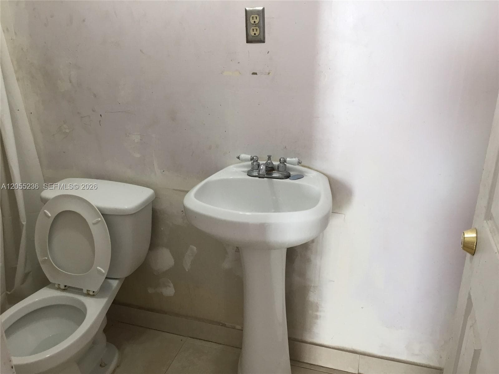 817 SW 8th St, Miami FL 33130 photo 3