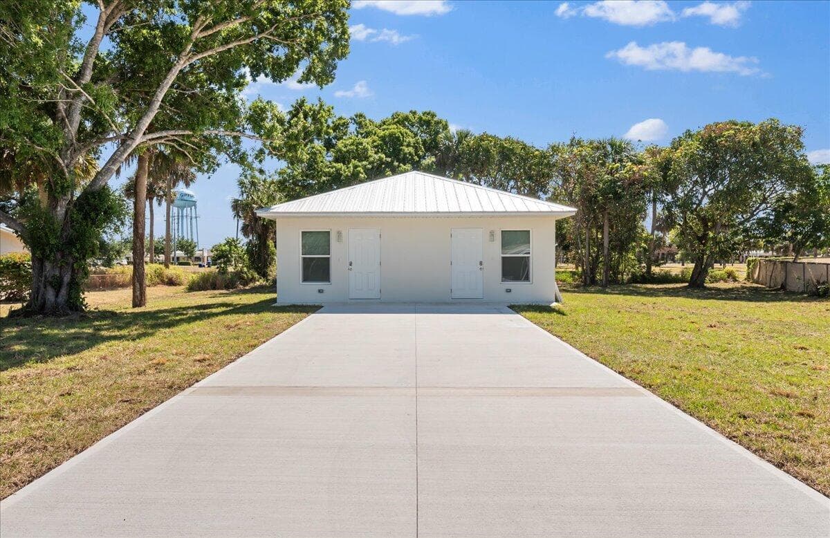 4576 30TH Avenue, Vero Beach FL 32967 photo 2