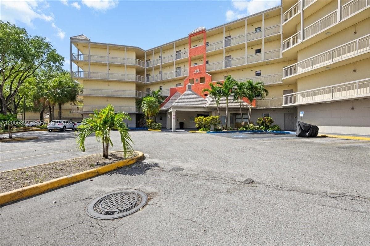 8290 Lake Dr # 130, Doral FL 33166 photo 2