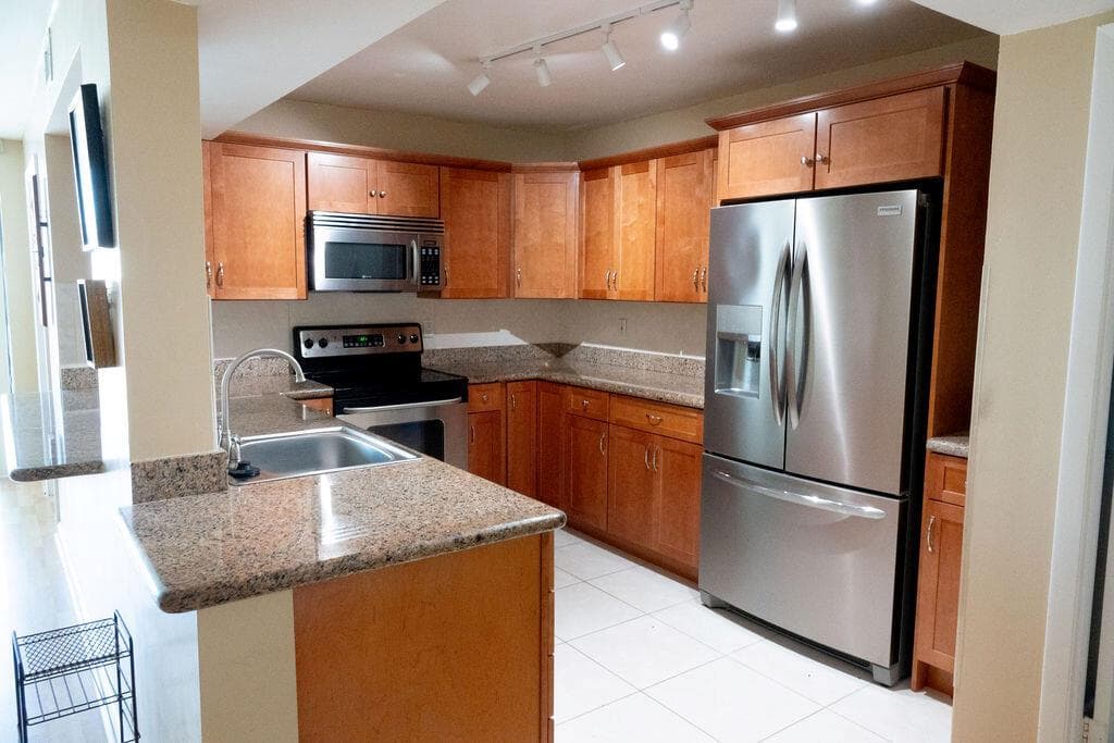 200 LESLIE Drive # 819, Hallandale Beach FL 33009 photo 2