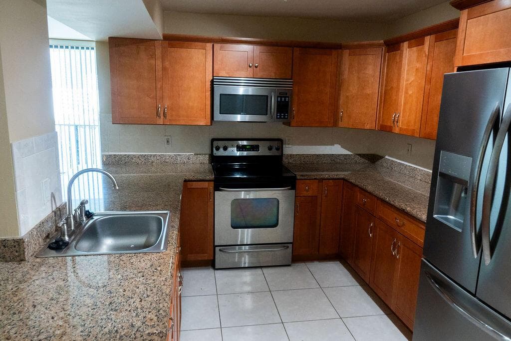 200 LESLIE Drive # 819, Hallandale Beach FL 33009 photo 4