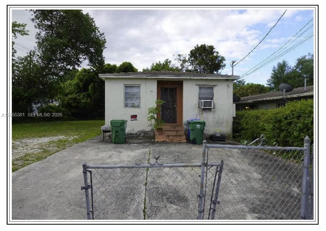 722 / 724 NW 53rd St, Miami FL 33127 photo 2