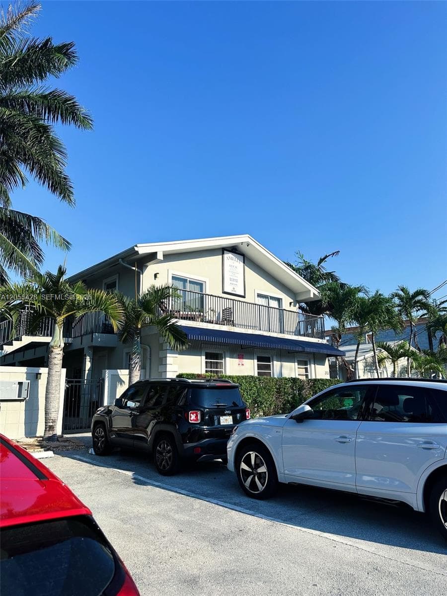 313 Hendricks Isle # 4, Fort Lauderdale, FL 33301