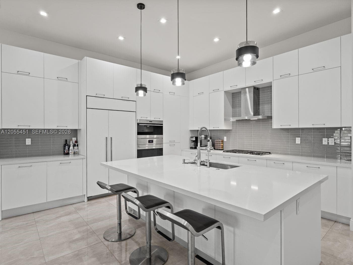 8143 NW 47th Ter, Doral FL 33166 photo 2