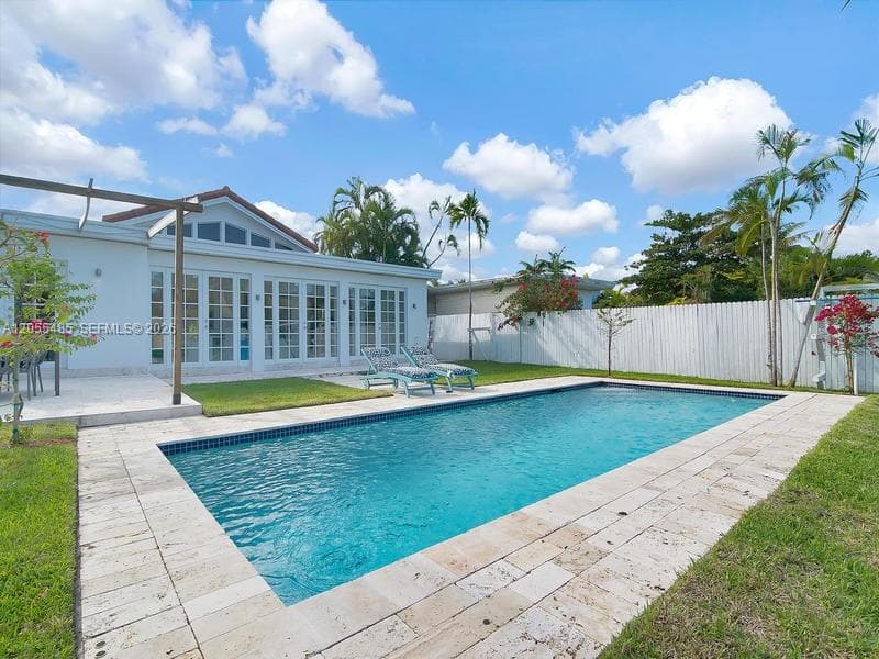 1365 DAYTONIA RD, Miami Beach FL 33141 photo 2