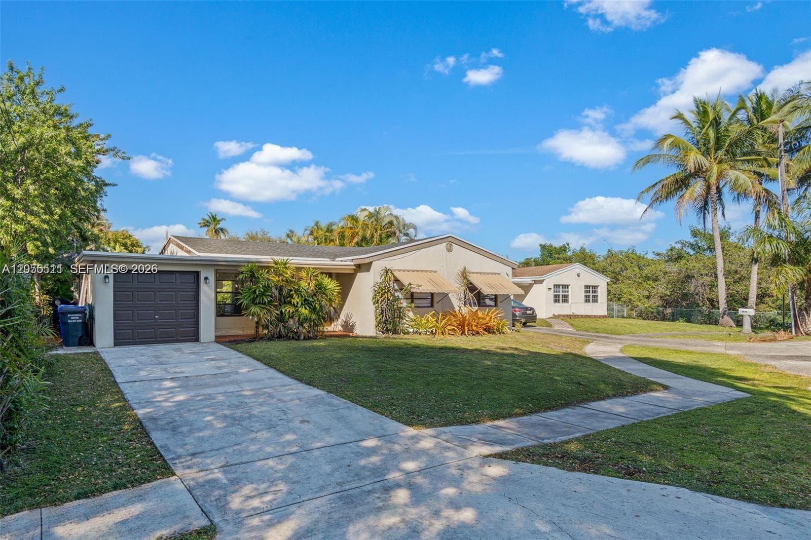 3035 Hayes St, Hollywood FL 33021 photo 2