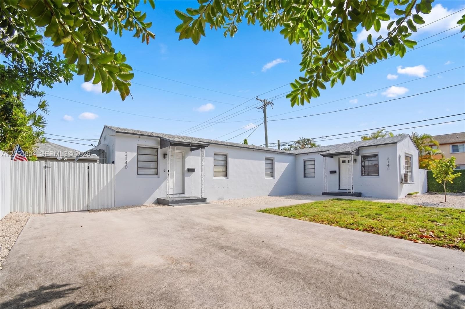 2140 Monroe Ter, Hollywood FL 33020 photo 2