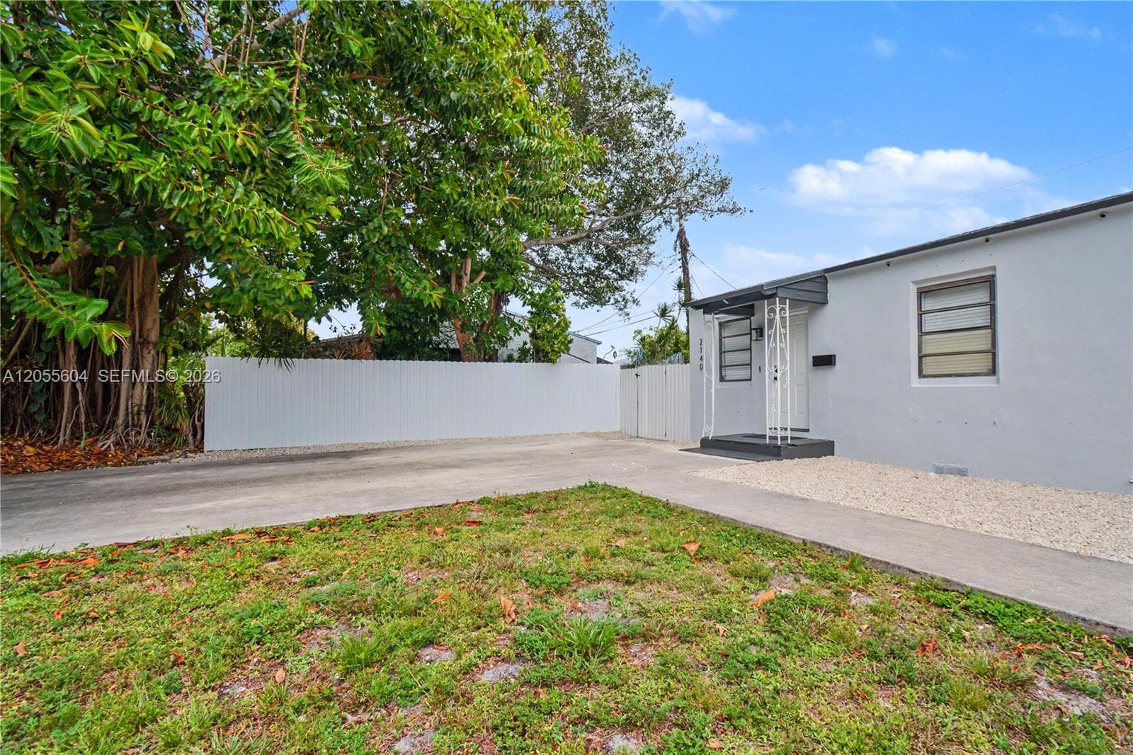 2140 Monroe Ter, Hollywood FL 33020 photo 3