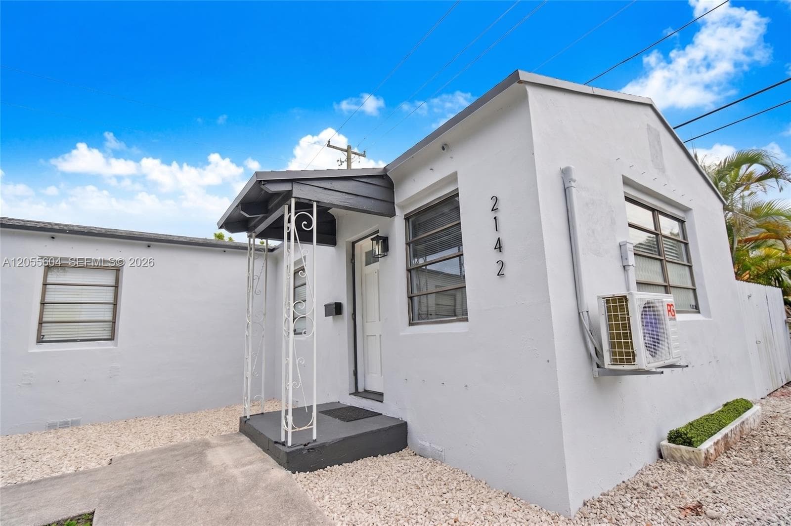 2140 Monroe Ter, Hollywood FL 33020 photo 4