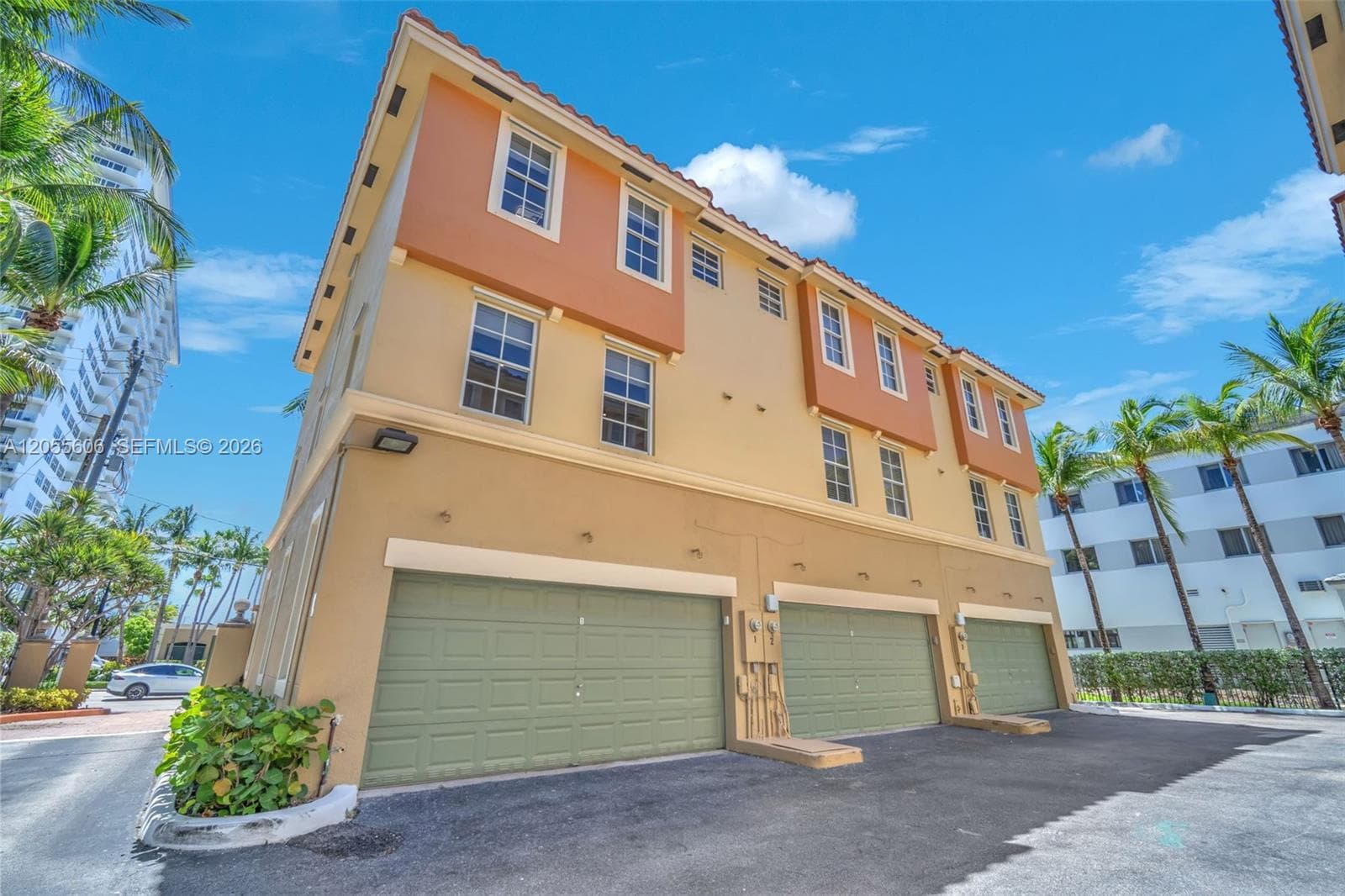 2080 Hallandale photo 5