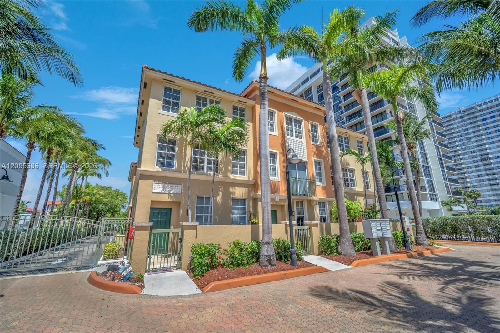 2080 Hallandale photo 4