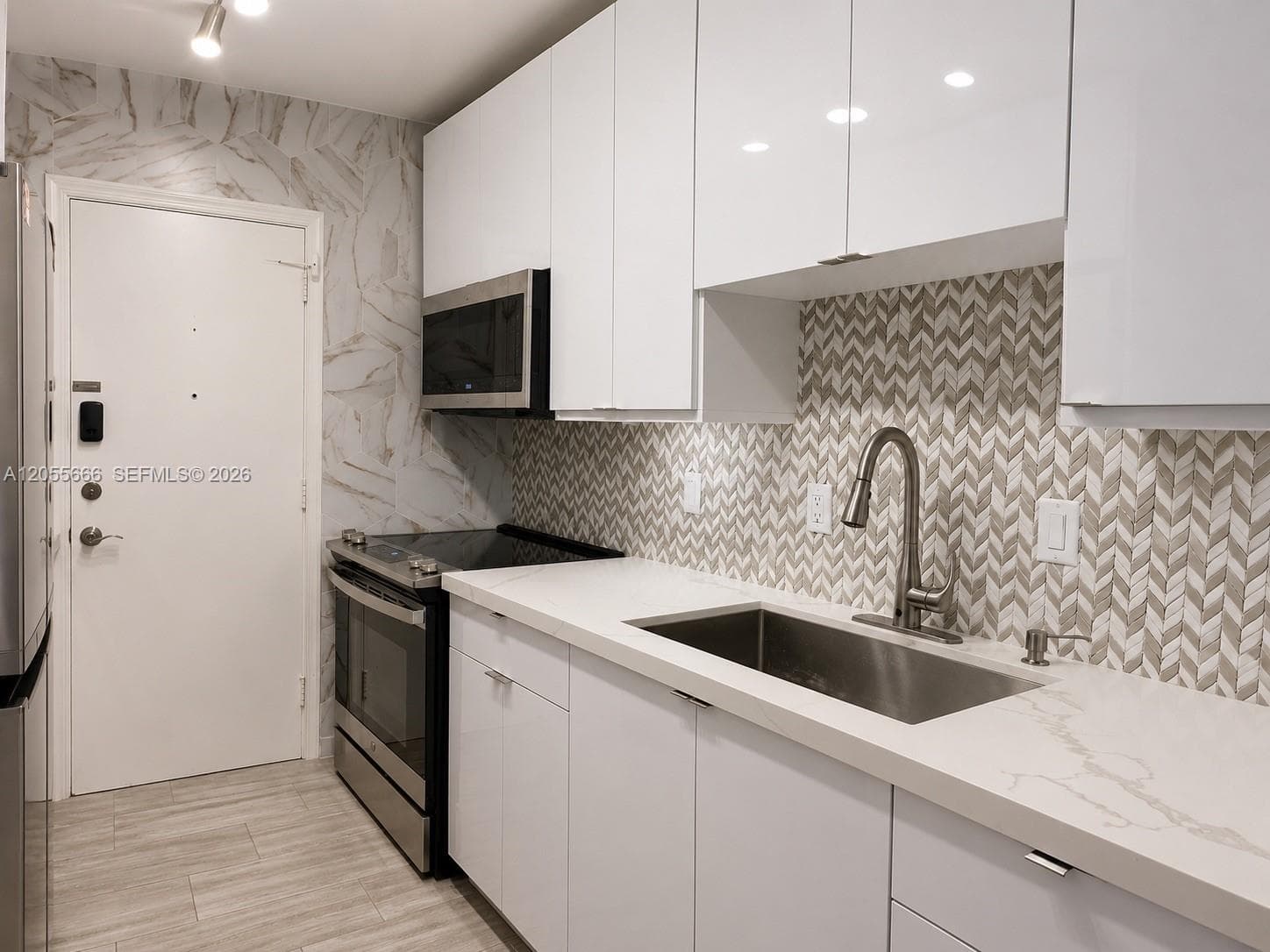 2260 NE 67th St # 1705, Fort Lauderdale, FL 33308 photo 4