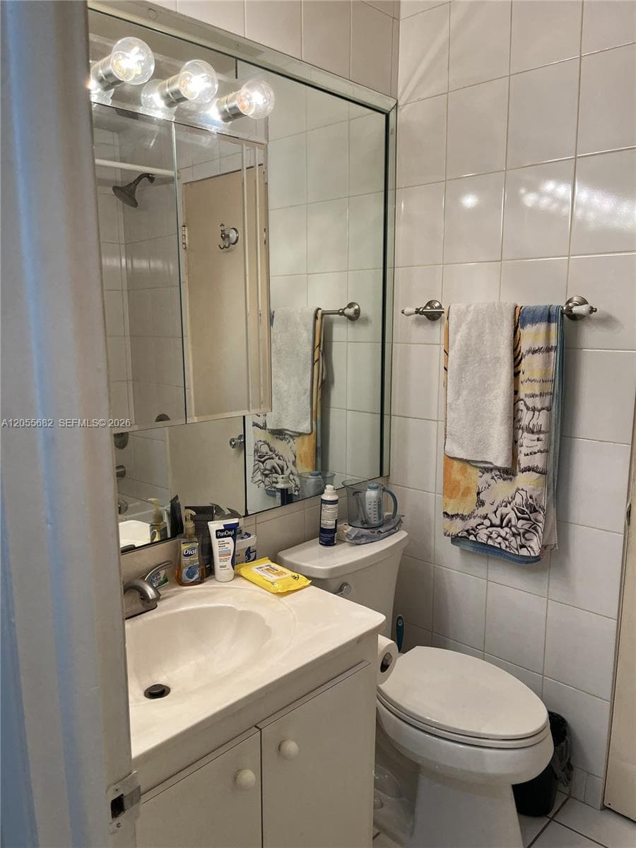 120 Golden Isles Dr # 44B, Hallandale Beach FL 33009 photo 2