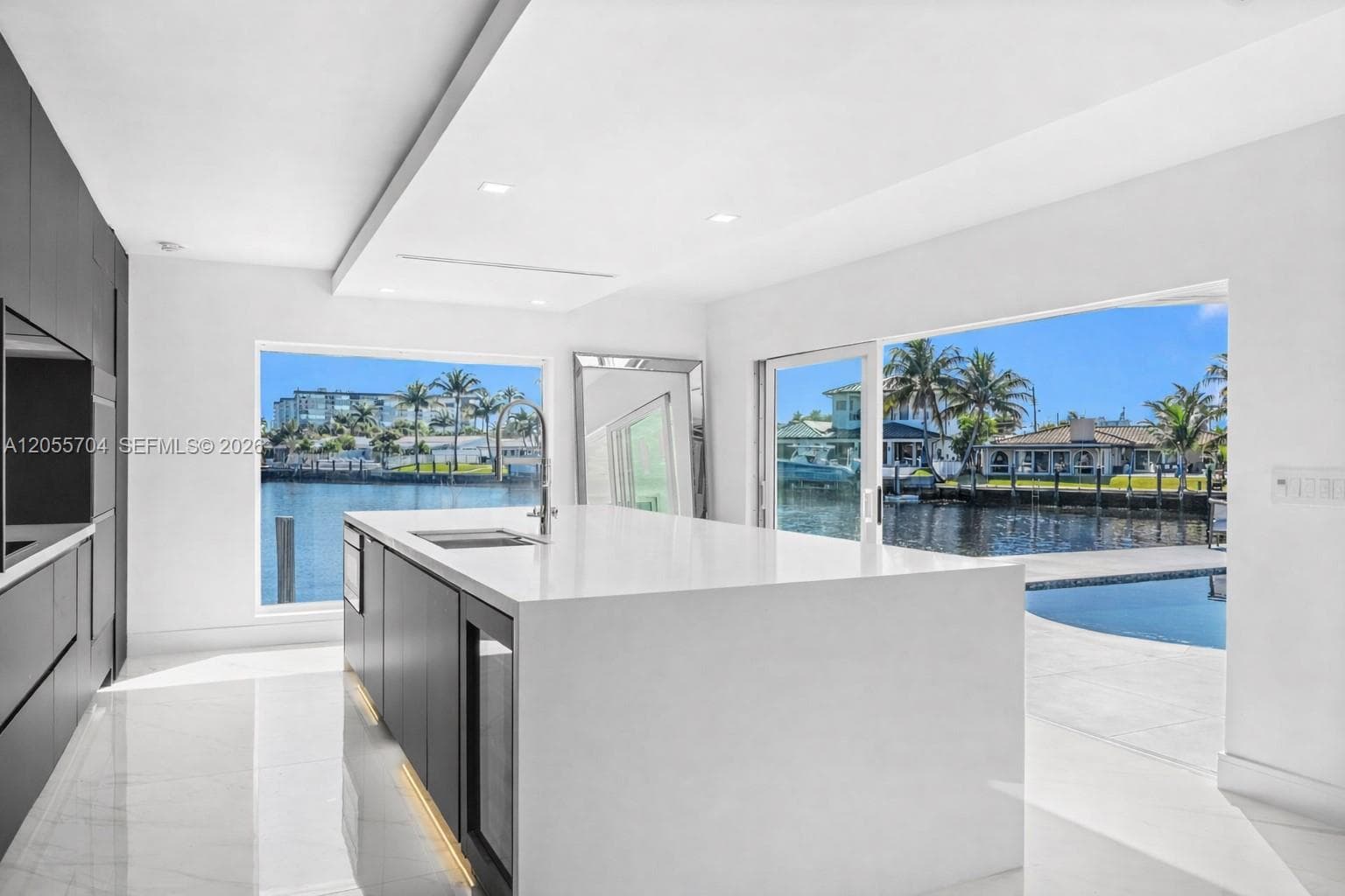 670 SE 7th Ave, Pompano Beach FL 33060 photo 2