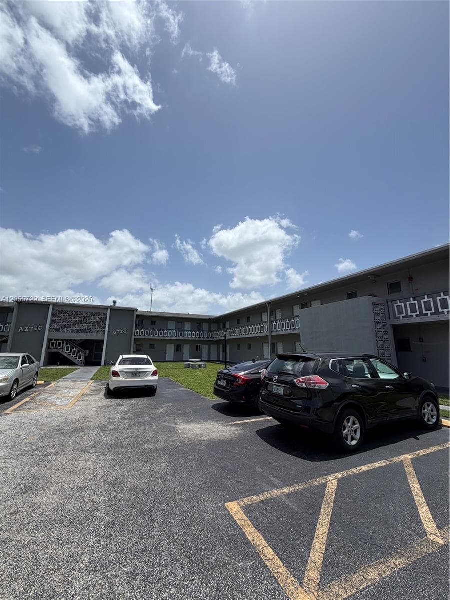 6720 Arbor Dr # 212, Miramar FL 33023